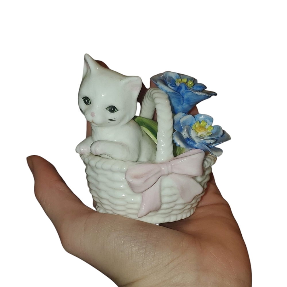 Adorable Vintage White Kitten In Basket Figurine